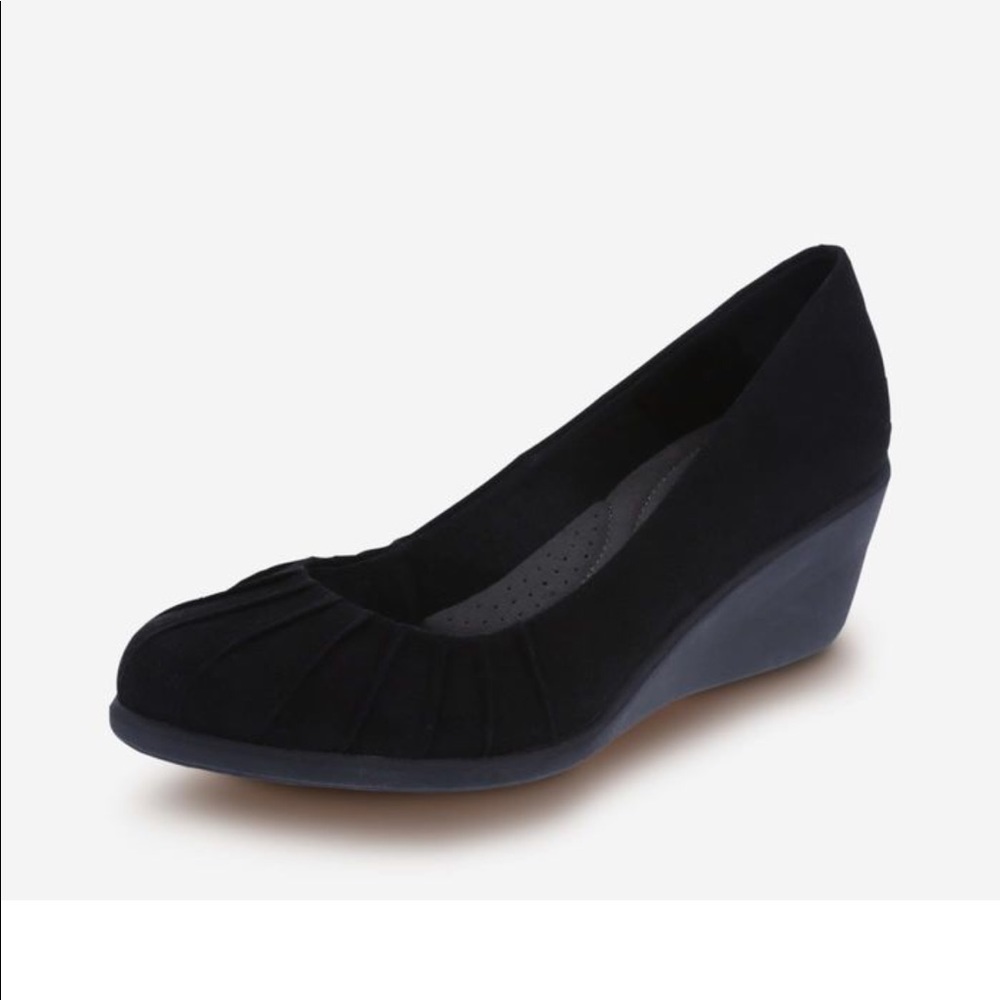 Wide Width Black Wedges